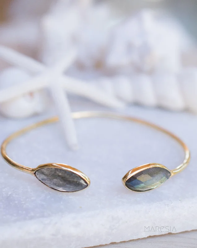 women's minimalist bracelets-Jessyca Bracelet ~ Labradorite ~ Gold Plated 18k ~ MB038A