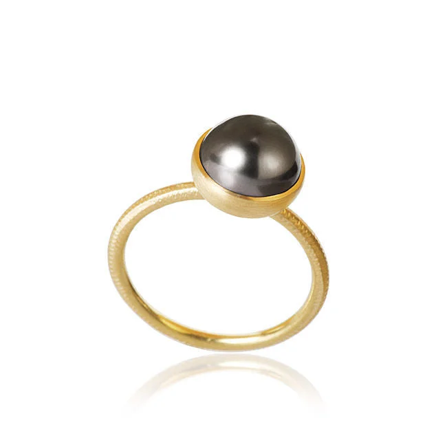 women's diamond wedding rings-Small Pacific 18K Gold Ring w. Grey Pearl