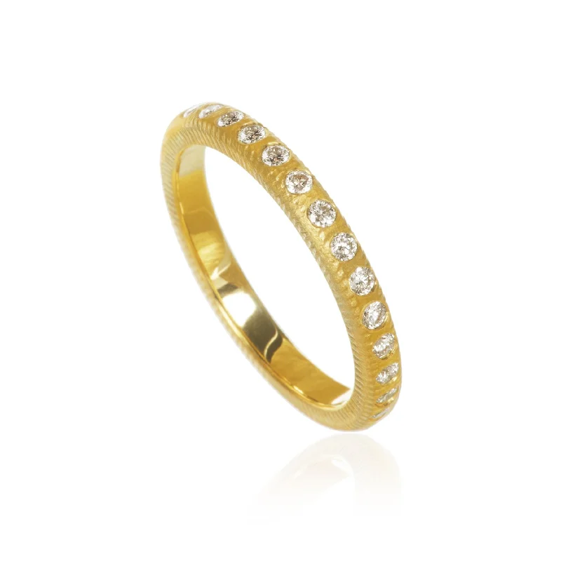 women's elegant rings-Curve 18K Gold Ring w. 16 Diamonds