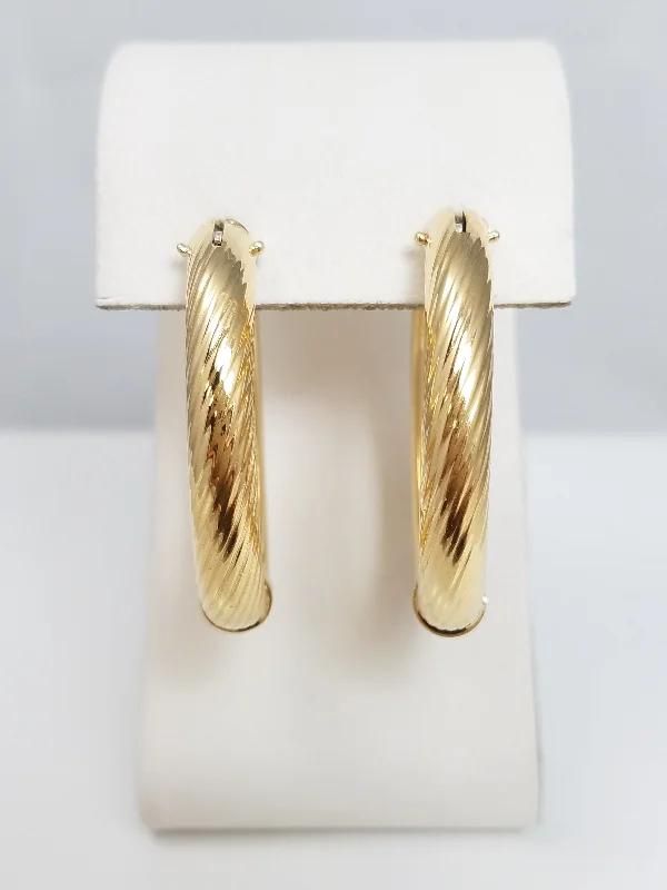 women's minimalist hoop earrings-14k Yellow Gold Hollow Chunky Hoops