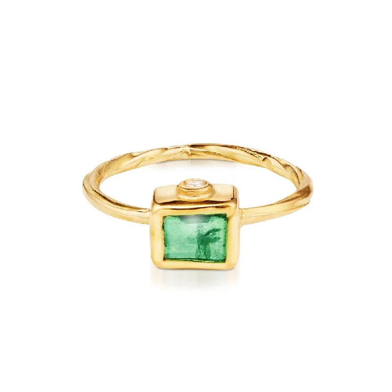 women's recycled rings-Seafire 18K Gold Ring w. Emerald & Diamond